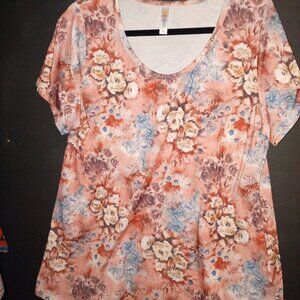 New without tags lularoe classic tee size XL with flower print very flowy